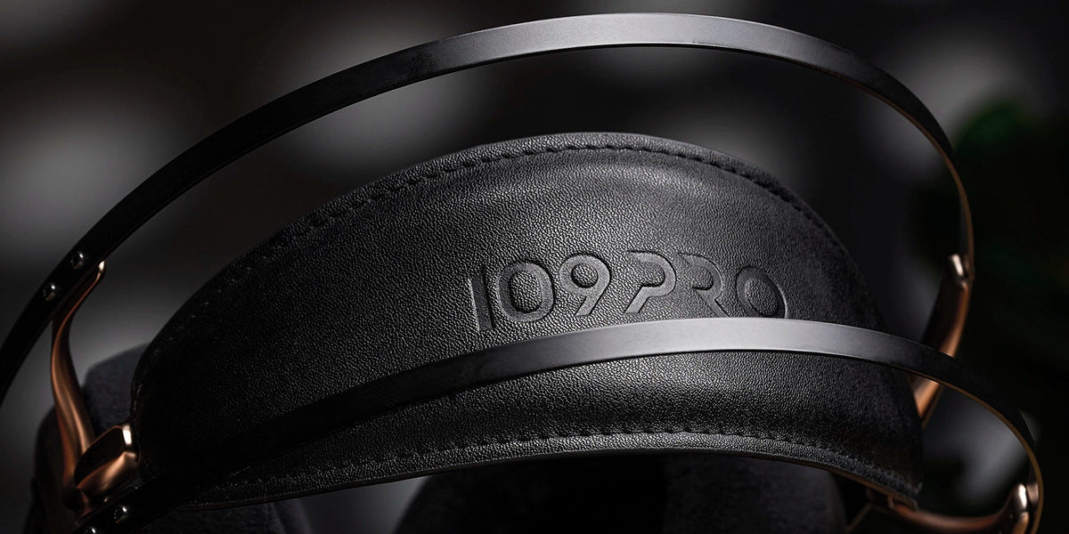 Meze Audio 109 PRO, close up of the headband, embossed 109 PRO