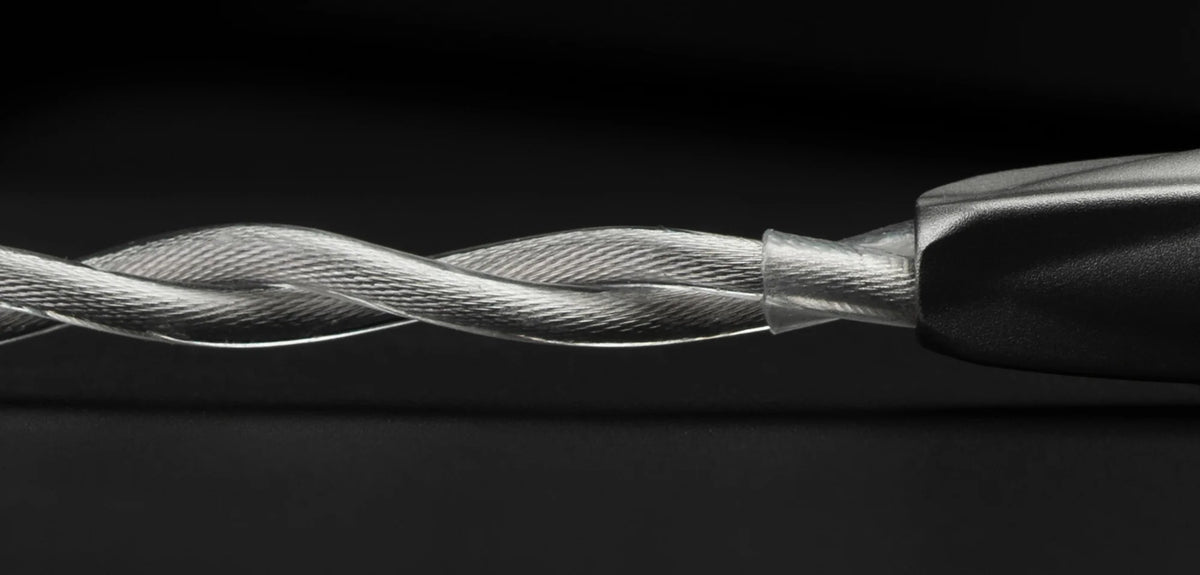 Meze Audio ASTRU, close up of the braided cable