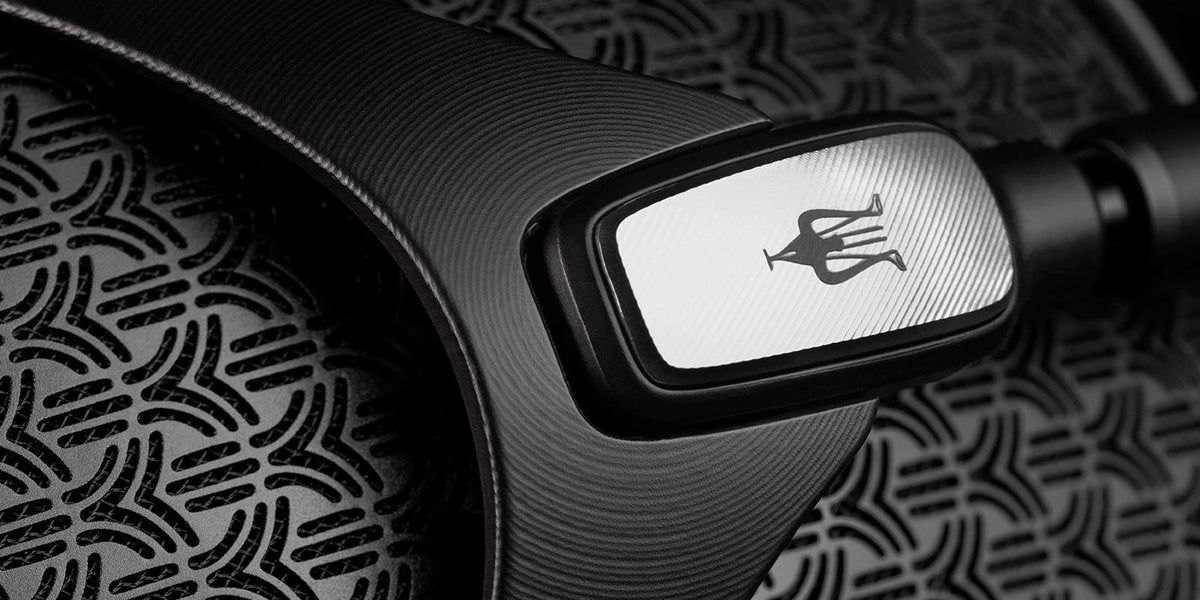 Meze Audio EMPYREAN II, close up of the lyre badge on the yoke