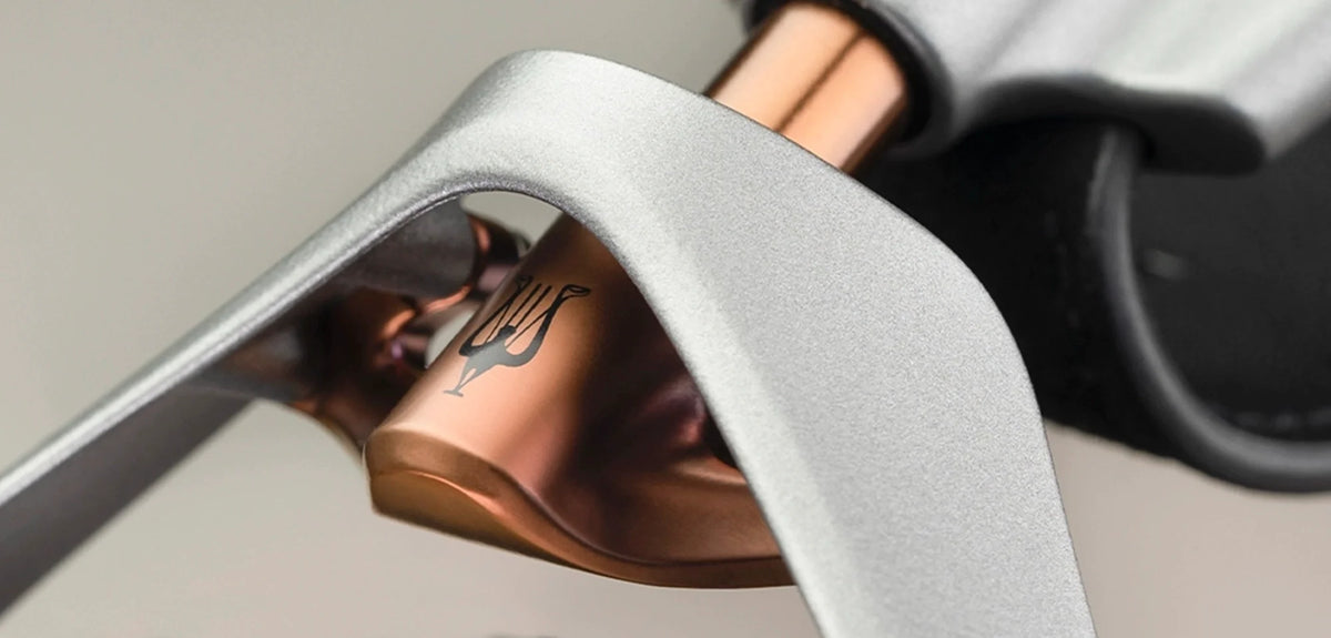 Meze Audio POET, close up of the silver yoke and copper pivot