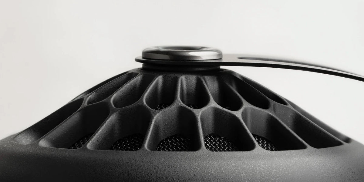 Meze Audio 105 AER, the honeycomb earcup in profile