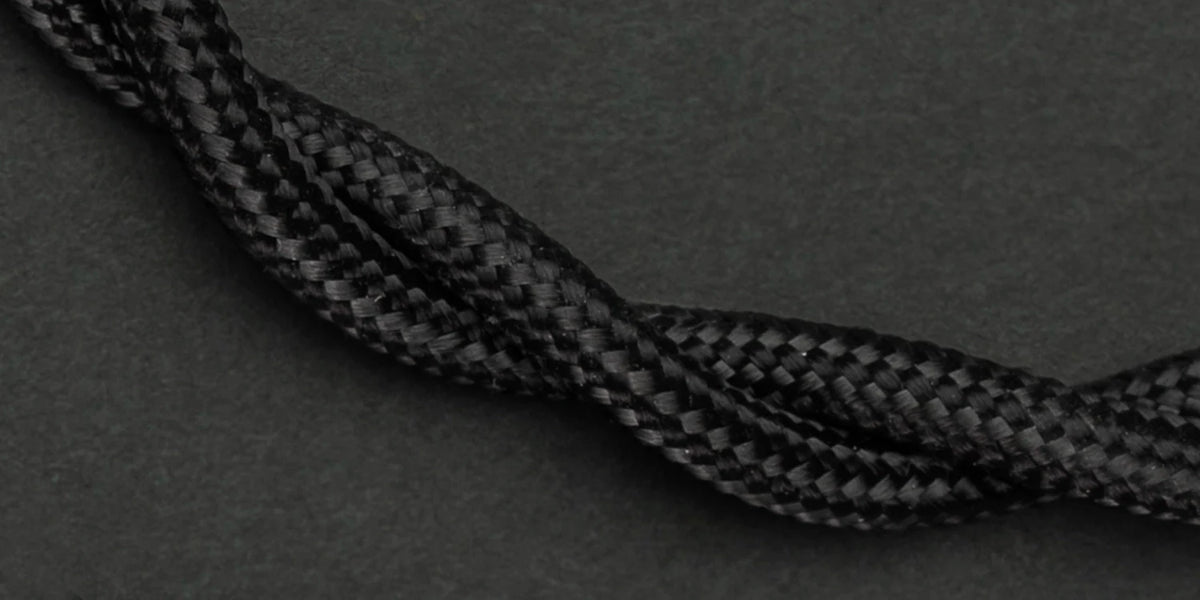 Meze Audio 99 CLASSICS (2nd Gen), close up of the braided cable