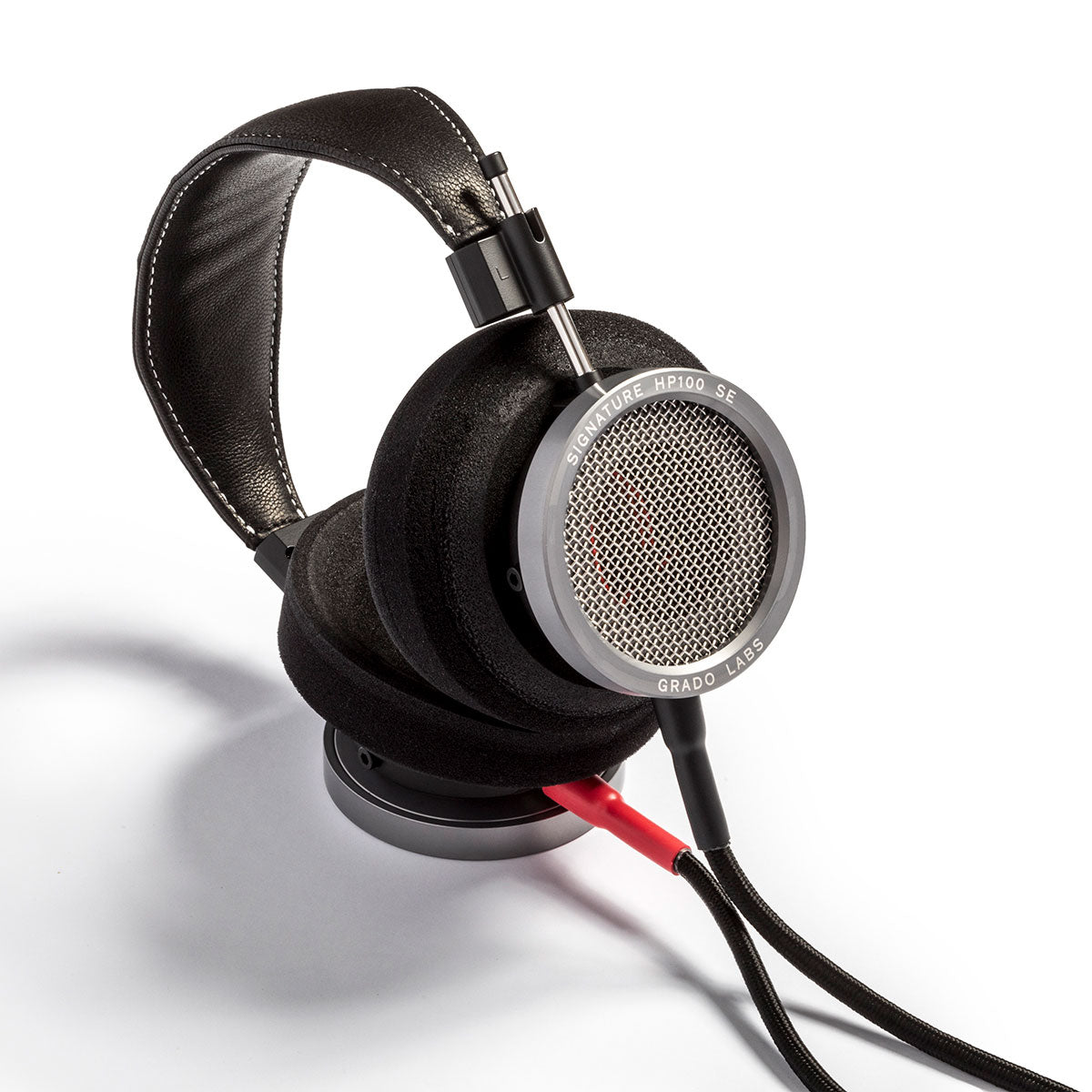 Grado Signature HP100 SE, lying on its side with the cable