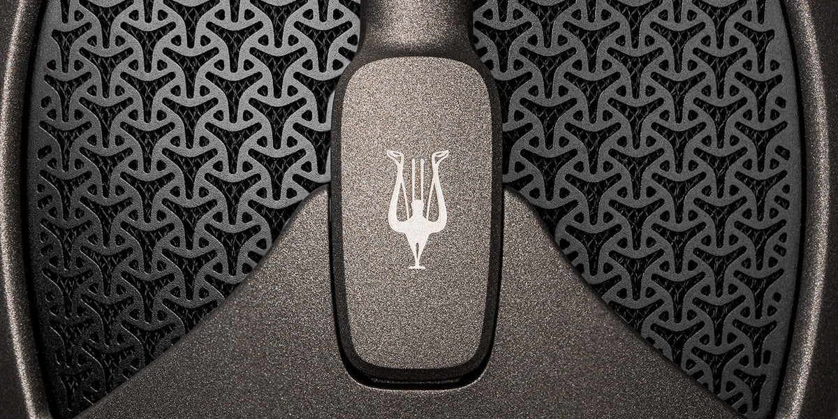 Meze Audio ELITE Tungsten, close up of the lyre badge on the yoke over the grille