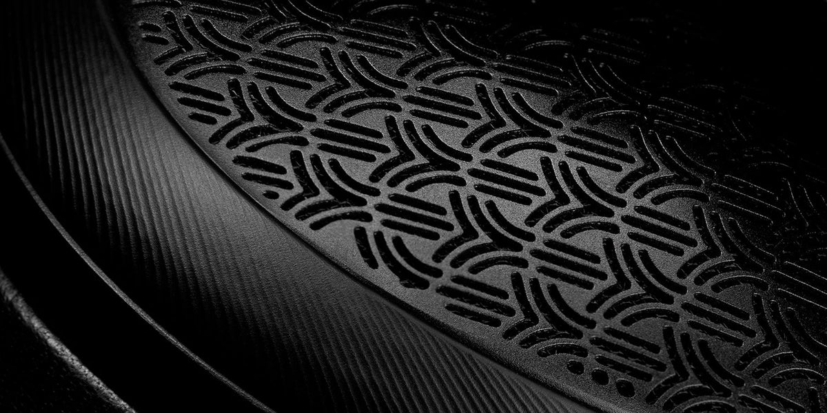 Meze Audio EMPYREAN II, close up of the earcup edge and grille pattern