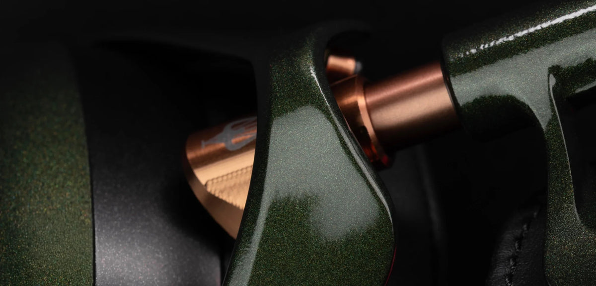 Meze Audio STRADA, close up of the green yoke and copper pivot