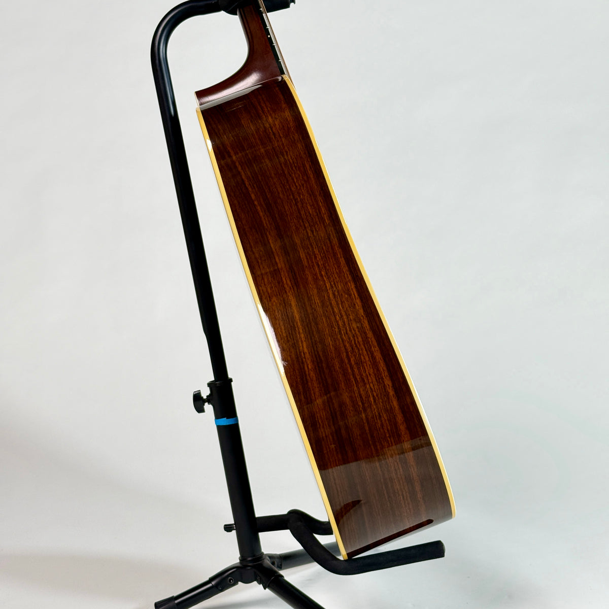 Used 1976 Martin D-28, edge of the body from the other side