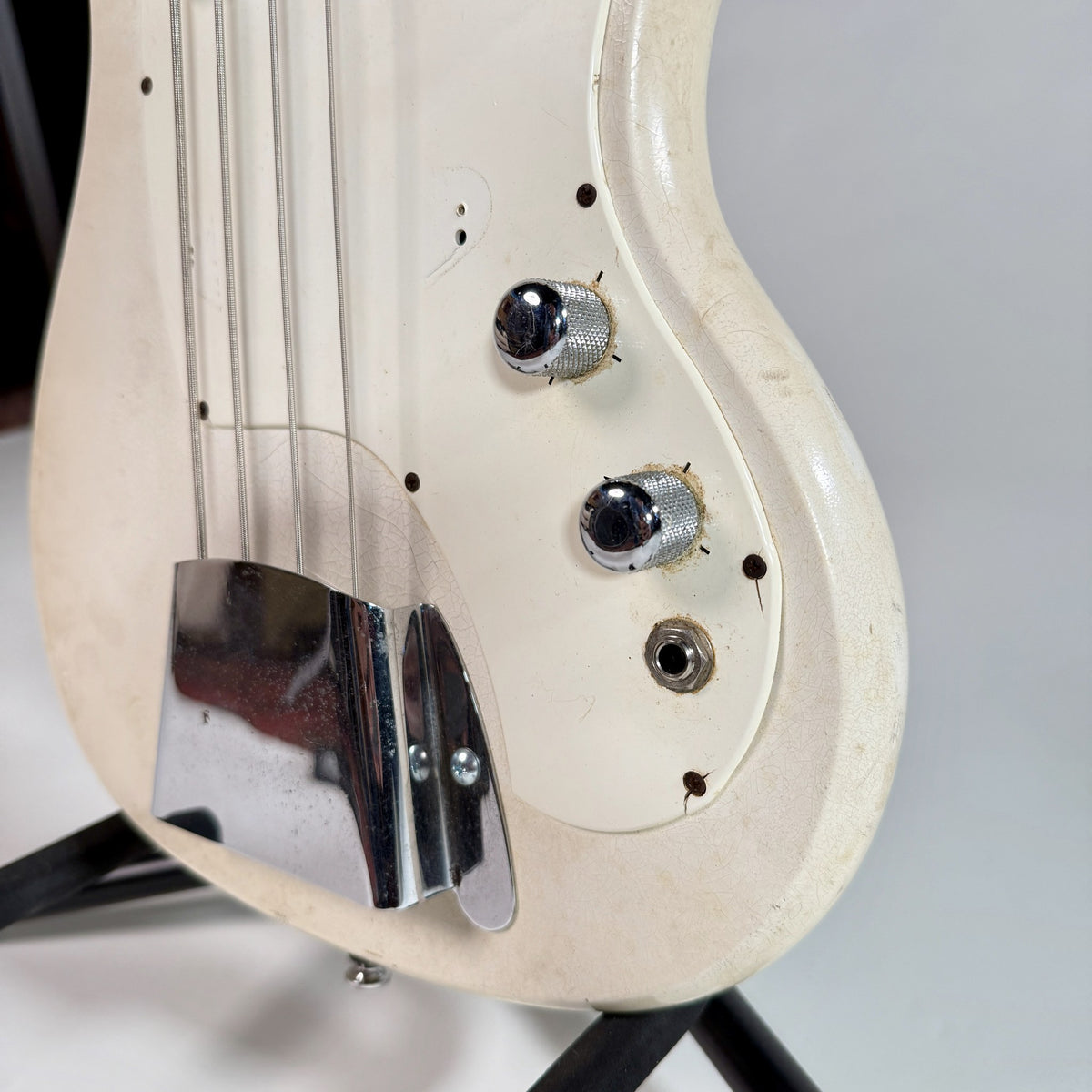 Used Kalamazoo bass in white, close up of the controls and bridge cover