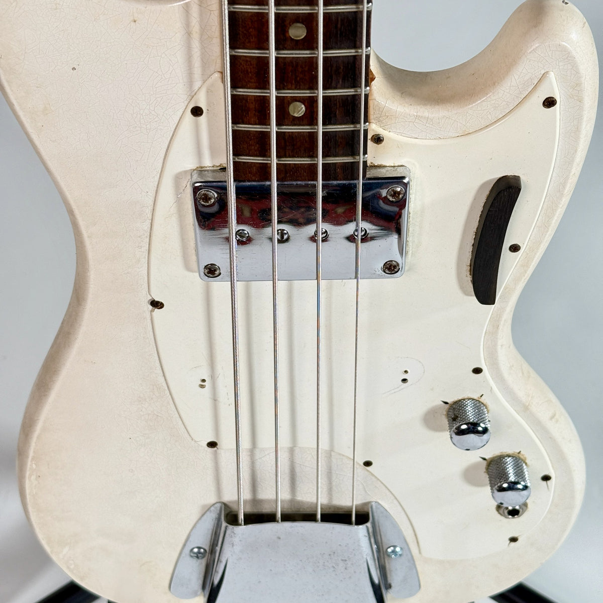 Used Kalamazoo bass in white, close up of the pickup, controls and bridge